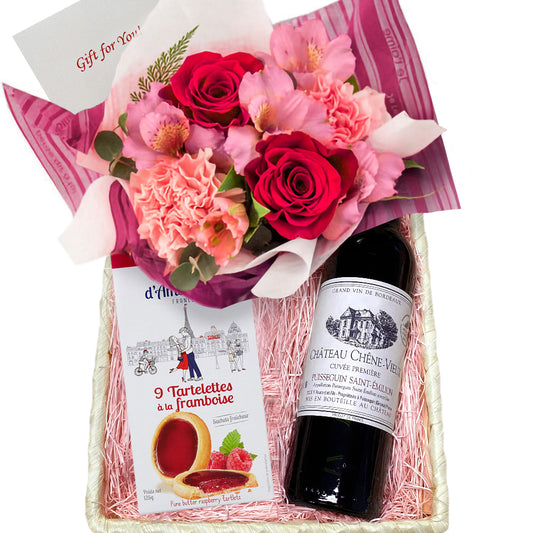 誕生日 ギフト ワイン お花 スイーツ セット 赤ワイン フランス ボルドー 辛口 375ml ハーフボトル 生花 フラワーアレンジメント 赤 ピンク バラ カーネーション お菓子 クッキー タルト ラズベリー お祝い